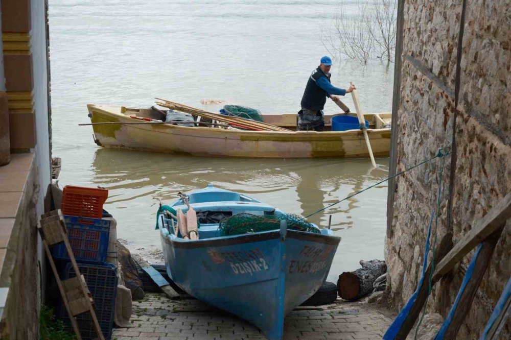 Kuraklıkla boğuşuyordu, yağışlarla yeniden küçük Venedik oldu