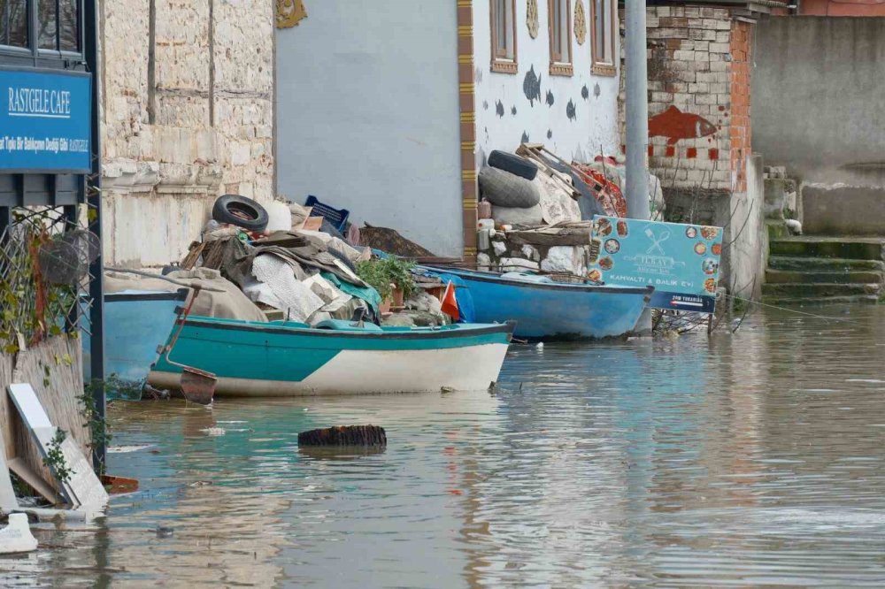 Kuraklıkla boğuşuyordu, yağışlarla yeniden küçük Venedik oldu