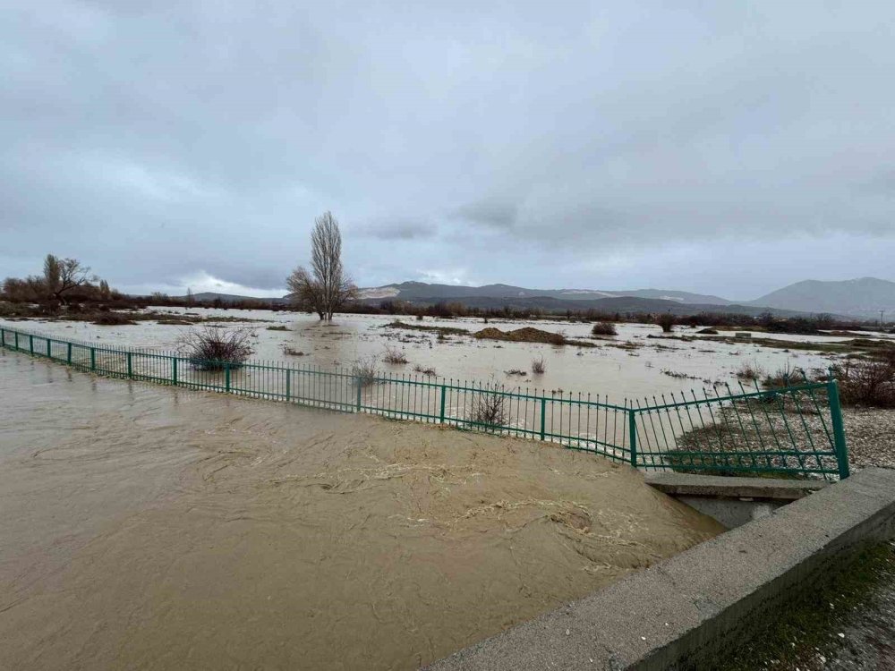 Konya'da Gembos kanalı taştı, ortaya bu manzara çıktı