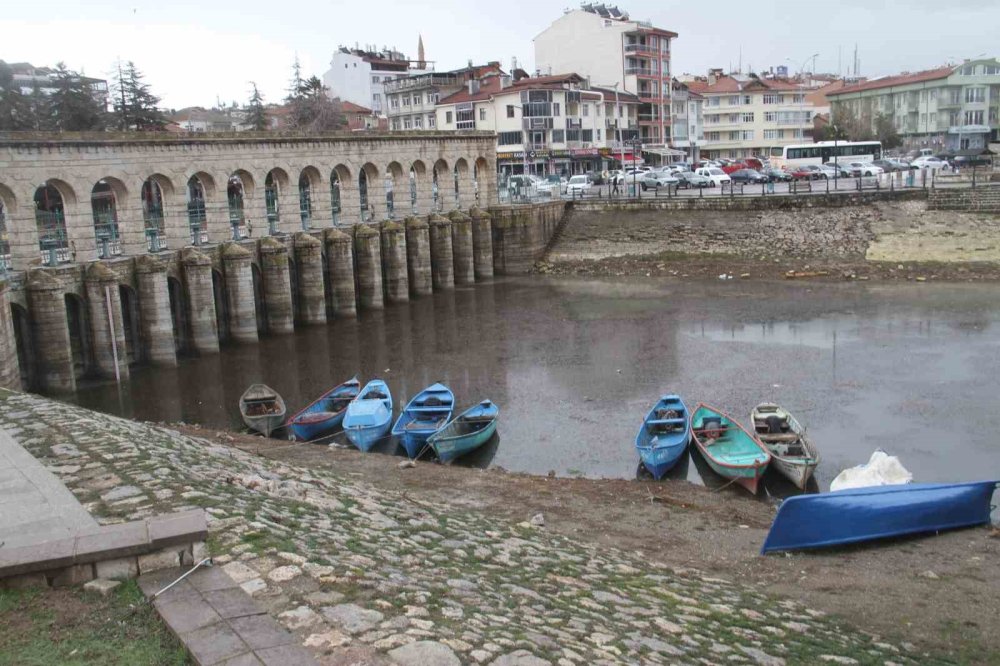 Yüzlerce metre çekilmişti! Beyşehir Gölü'nün kuruyan kıyıları suya kavuştu