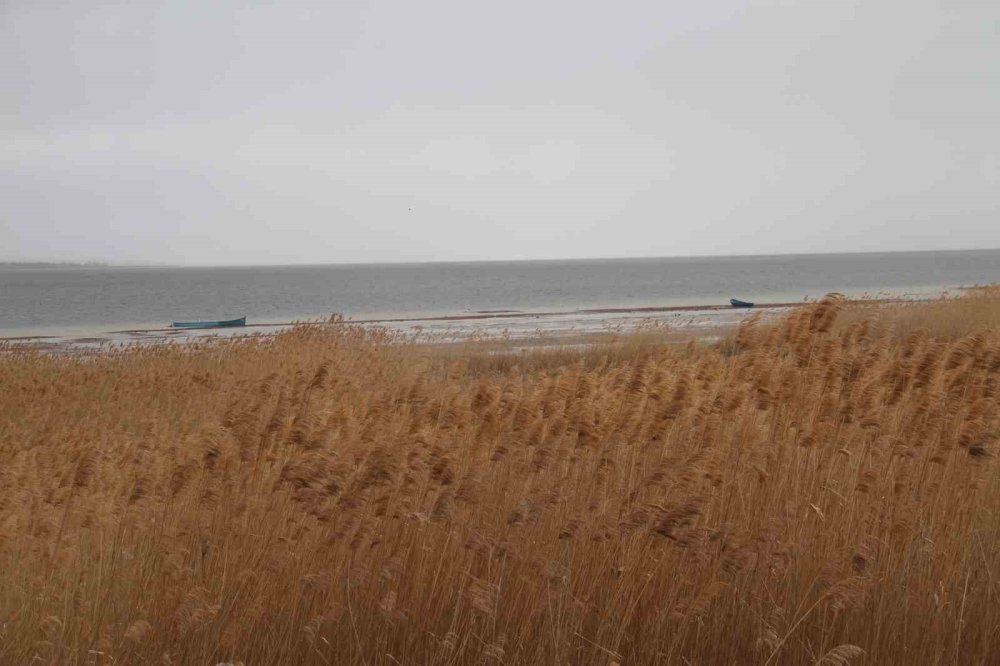 Yüzlerce metre çekilmişti! Beyşehir Gölü'nün kuruyan kıyıları suya kavuştu
