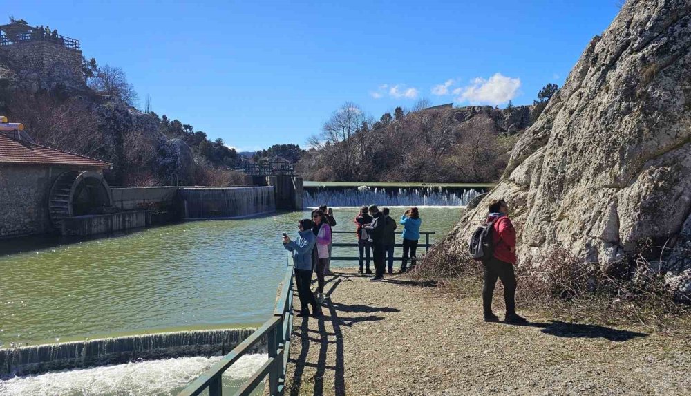 Kuruyan Gölet Doldu, Değirmen Yine Döndü