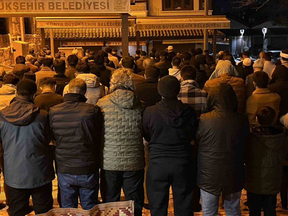 Konya’da İlk Teravihte Camiler Doldu