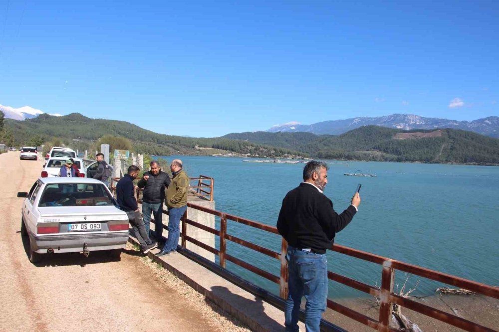 Alakır Barajı 3 yıl aradan sonra doldu taştı, üretici bayram etti