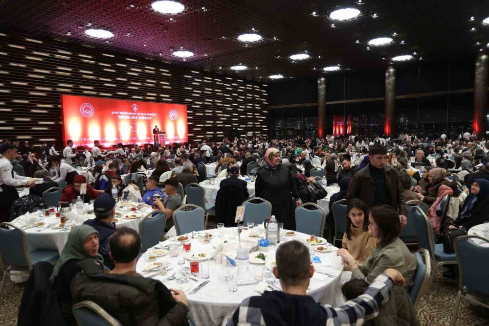 Konya'da Büyük İftar! Kendini Feda Edenlerin Aileleri Unutulmadı