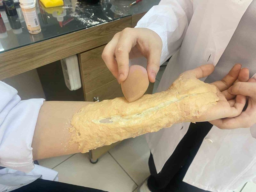 Dizi ve filmlerin görünmeyen kahramanları, efekt makyajcıları