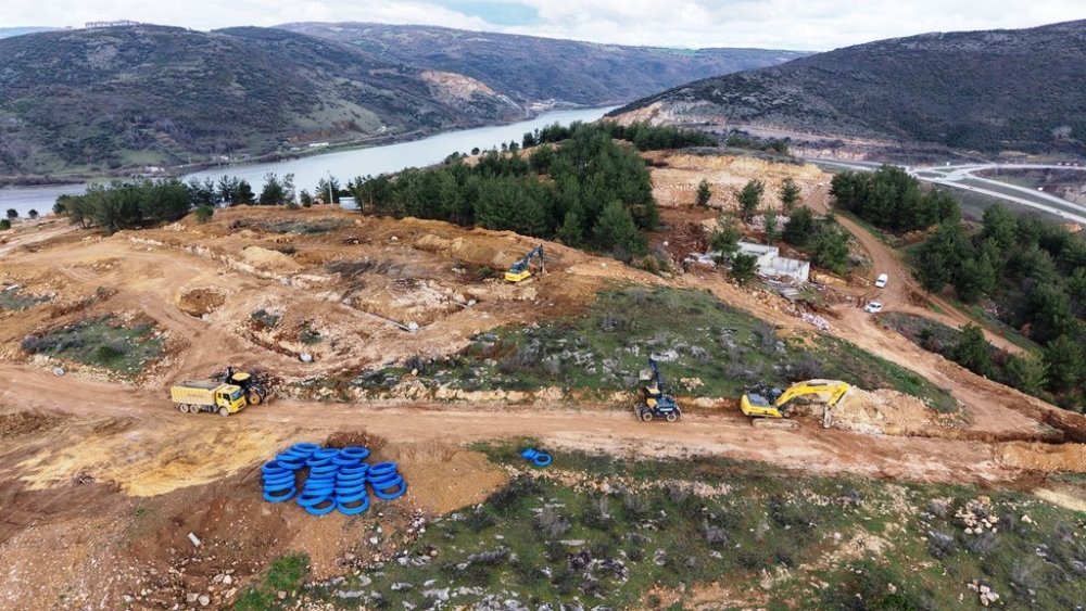 İnegöl Millet Bahçesi’nde “İstinat Duvarı” Tartışması: Belediyeden Algı Açıklaması