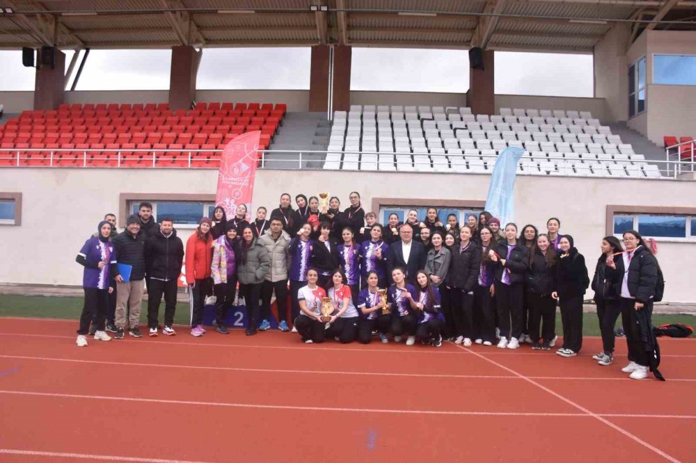 Afyon'da şampiyonluk kar altında geldi