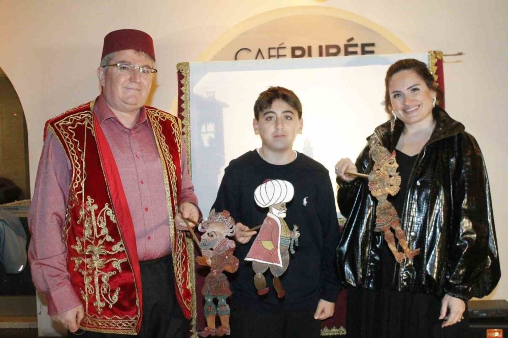 Karagöz ve Hacivat’ın 700 yıllık ışığı dijital çağa direniyor