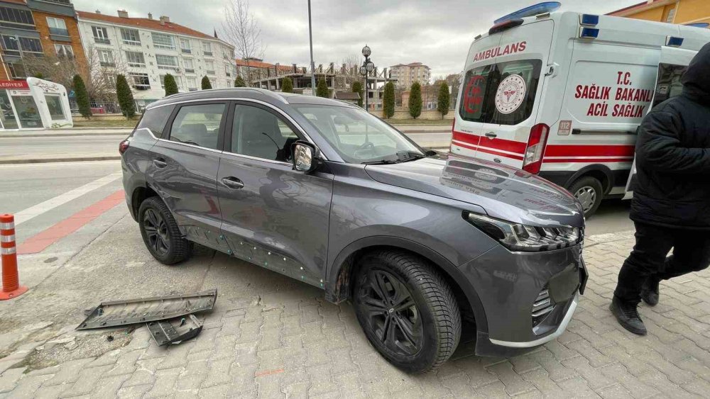 Karaman’da Cip ile Motosiklet Çarpıştı: 16 Yaşındaki Sürücü Yaralandı