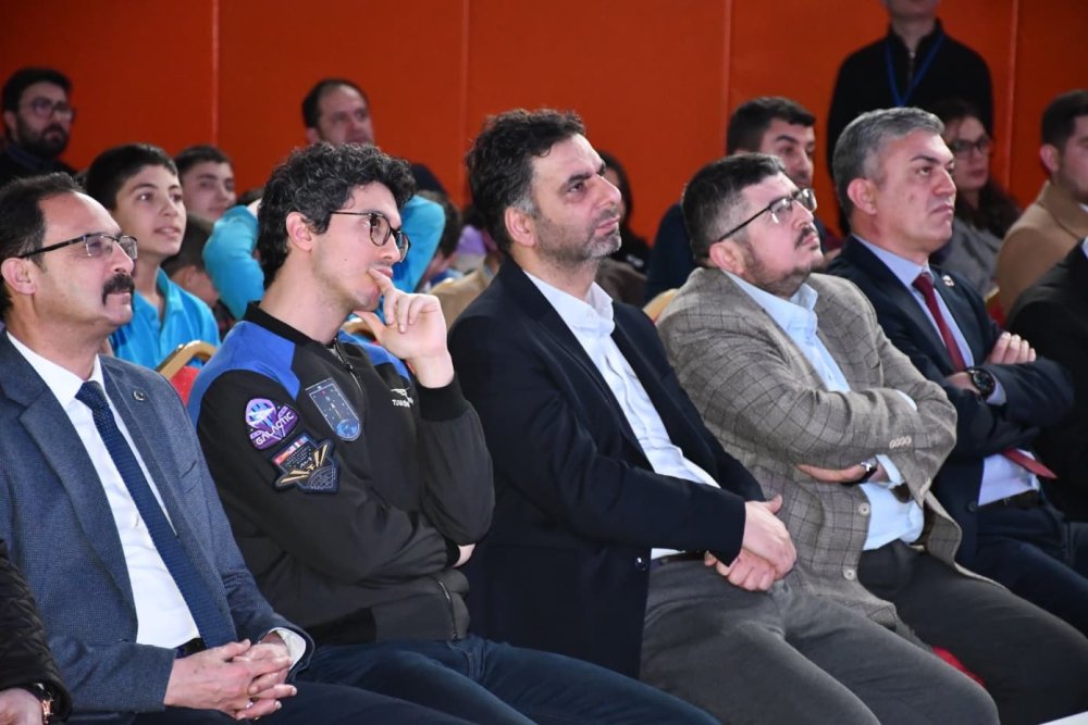 Önce Bolvadin'e sonra uzaya