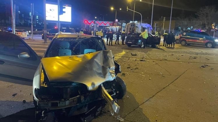 Dur ihtarına uymadı, kovalamaca kazayla bitti