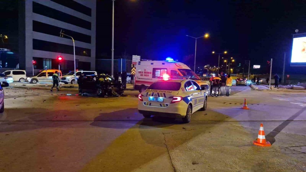 Dur ihtarına uymadı, kovalamaca kazayla bitti