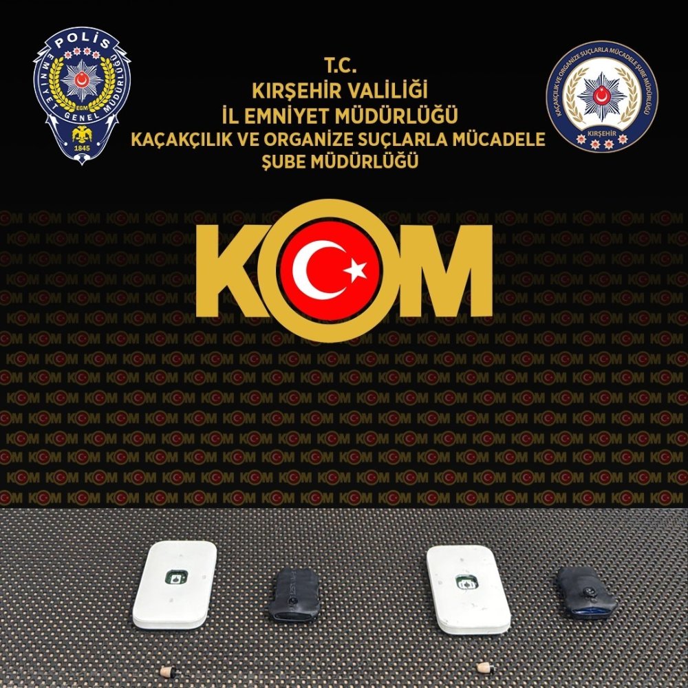 Ehliyet sınavında kopya düzeneği ile yakalandılar