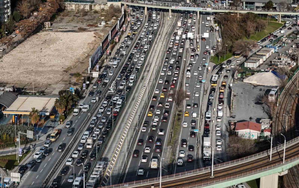 İstanbul trafiğinin Ramazan mesaisi: Erkenden başlayan trafik, iftar ile gelen sessizlik