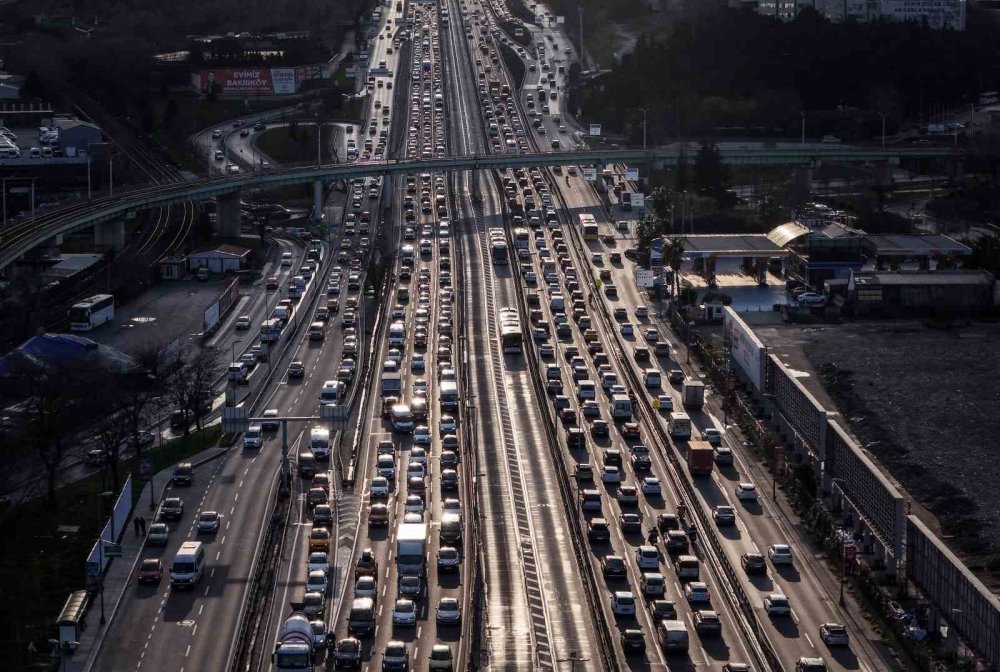 İstanbul trafiğinin Ramazan mesaisi: Erkenden başlayan trafik, iftar ile gelen sessizlik