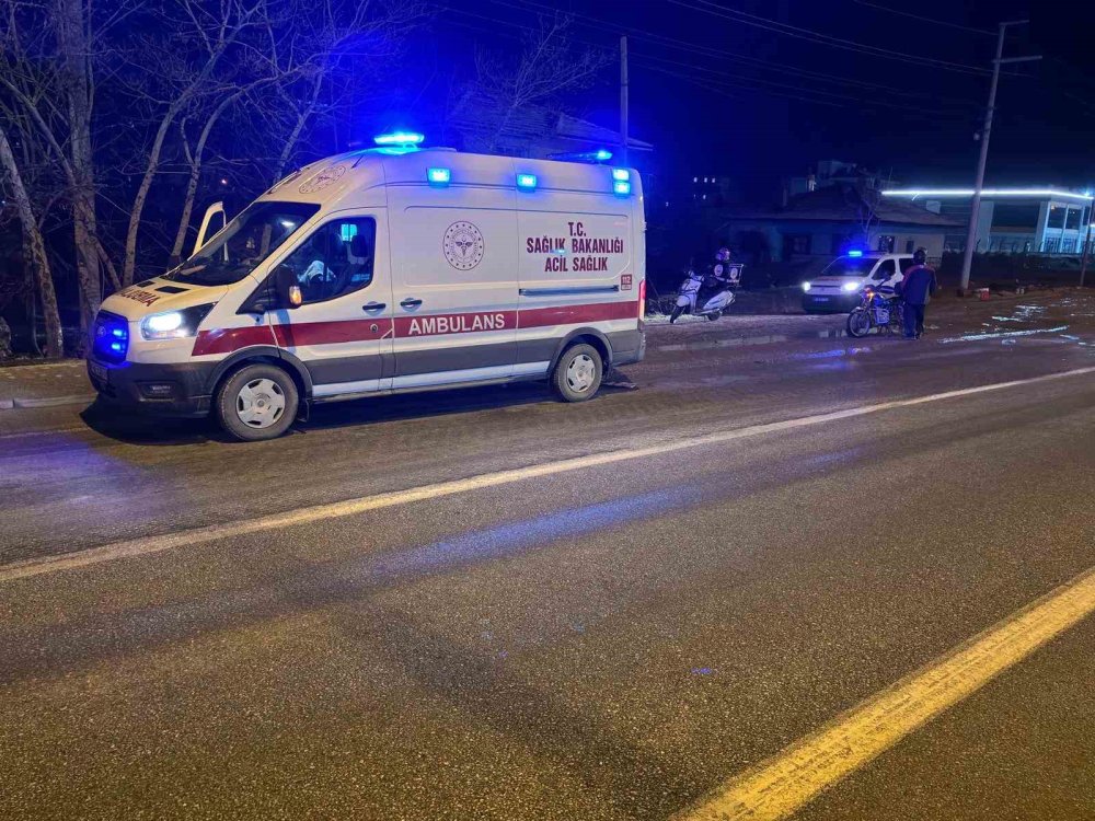 Kamyonun sıkıştırdığı motosikletle can pazarlığı