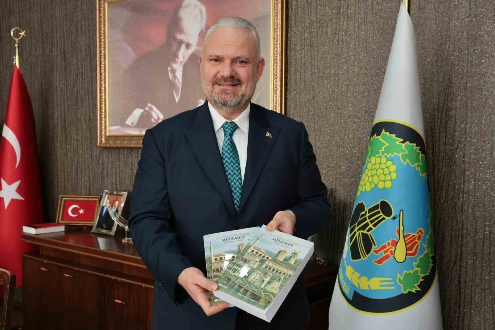 Menemen'in 2 cilt kitabı çıktı