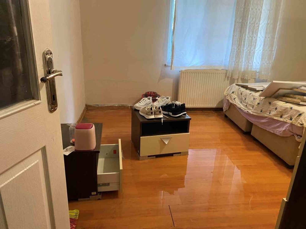 Altyapı çalışması yapıldı, apartmanı su bastı