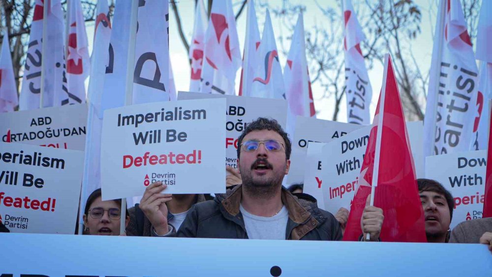 Ankara'da bayraklar yarıya indi