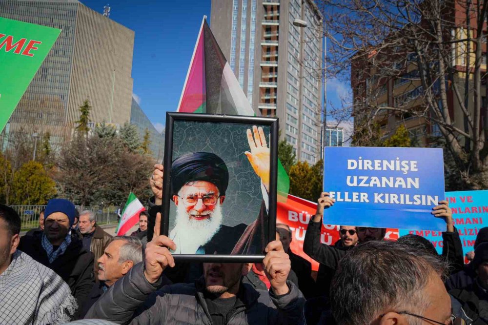 Ankara'da bayraklar yarıya indi