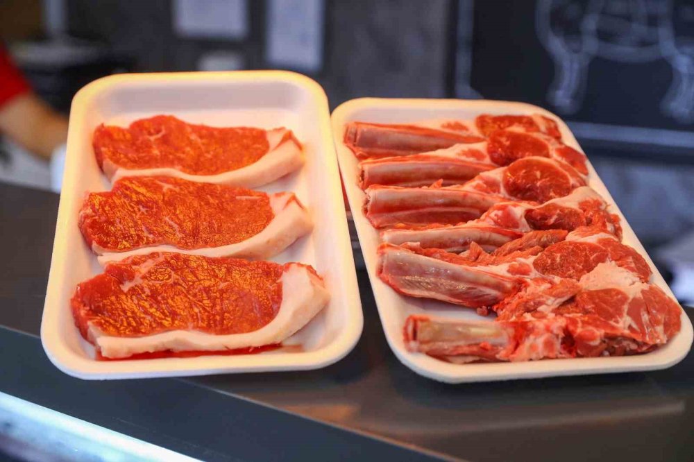 Antalya'da ucuz et satışı tam gaz sürüyor! Vatandaş mahalle kasabını bıraktı