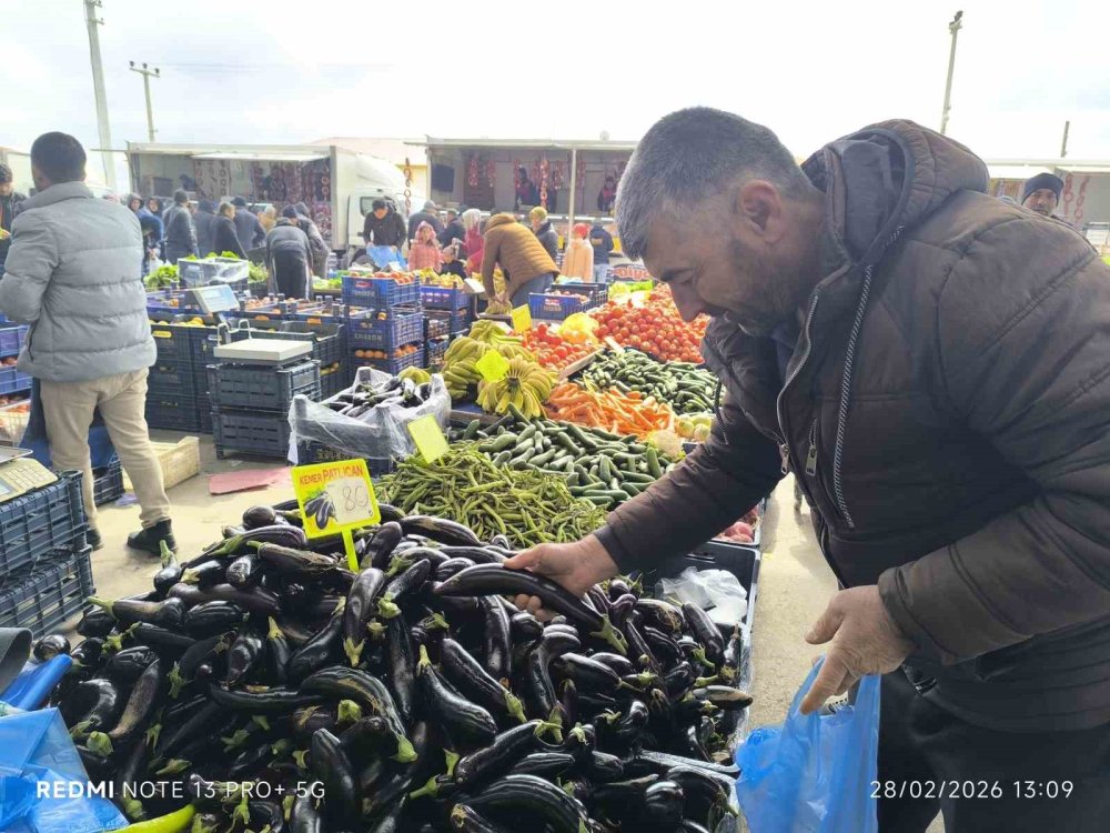 Semt Pazarında Zam Şampiyonu Patlıcan Oldu