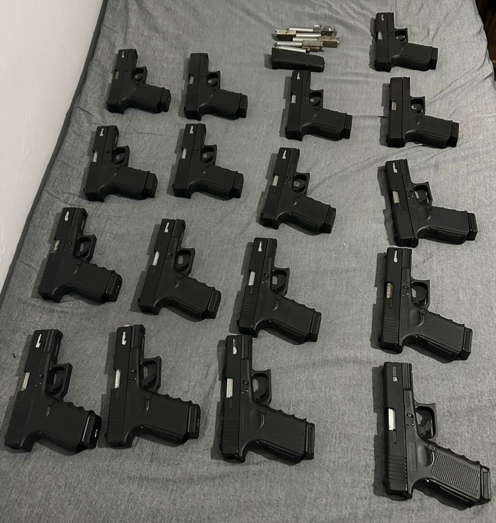 Bu silahlar kimin? 19 tane