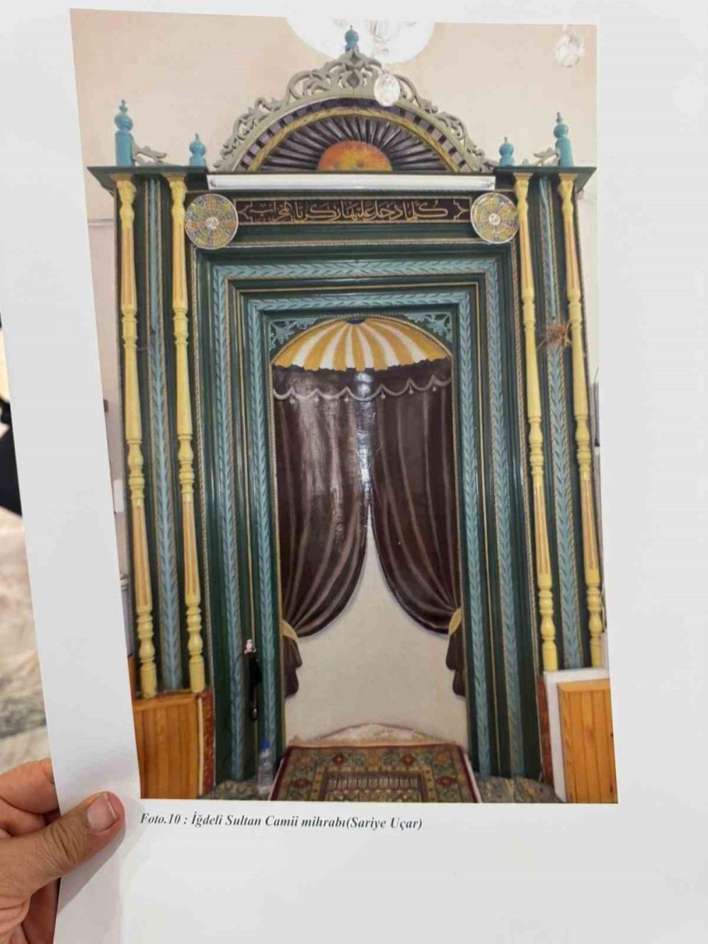 Halı dükkanında dekor olarak kullanılan tarihi mihrap Konya’nın çıktı