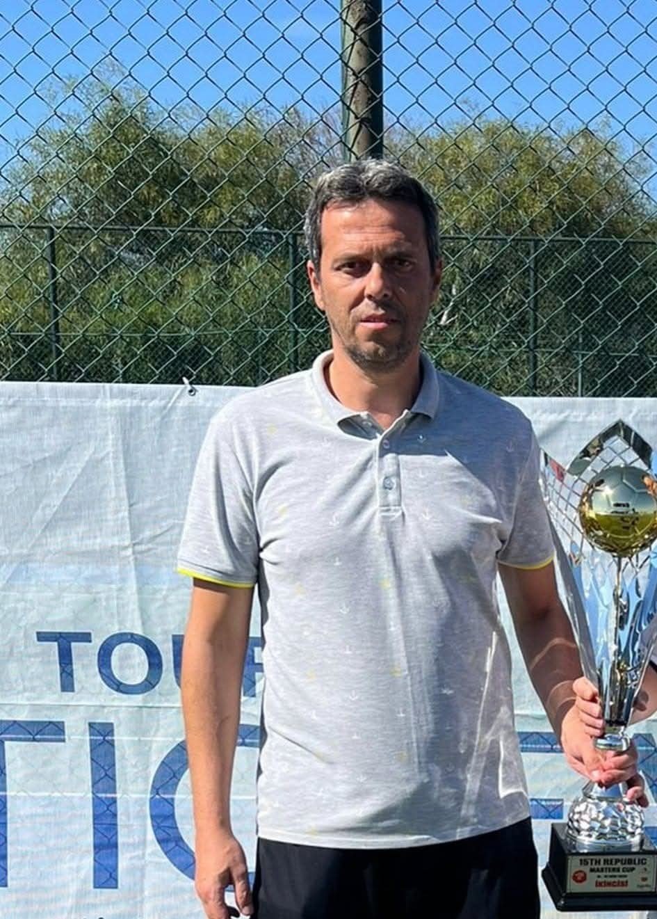 Halı Sahada Kalp Krizi: Eski Futbolcu Hayatını Kaybetti