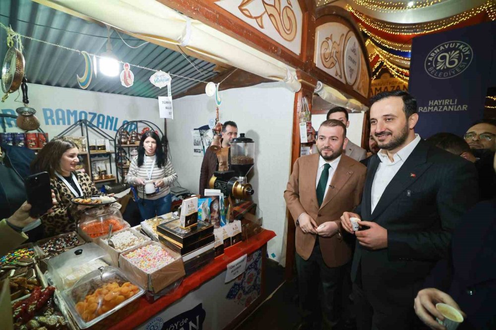 İstanbul'da herkes oradaydı! Yüzler güldü başkan Ramazan'da menemen yaptı