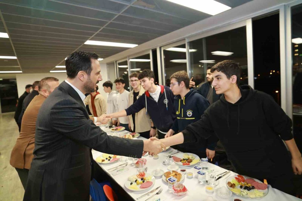 İstanbul'da herkes oradaydı! Yüzler güldü başkan Ramazan'da menemen yaptı