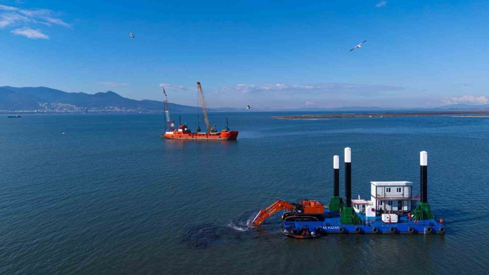 İzmir Körfezi'nden 200 bin kamyon çamur çıkarılacak