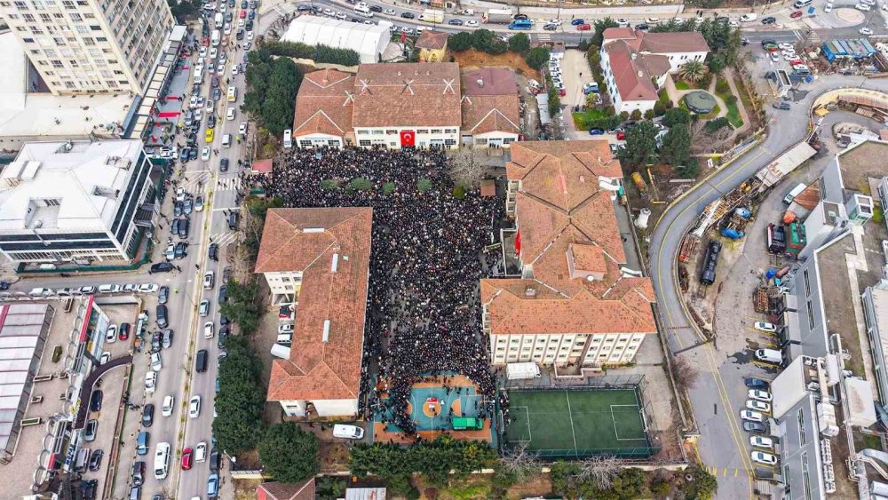 Öğrencisi tarafından öldürülen Fatma Nur öğretmenin anma töreni havadan görüntülendi