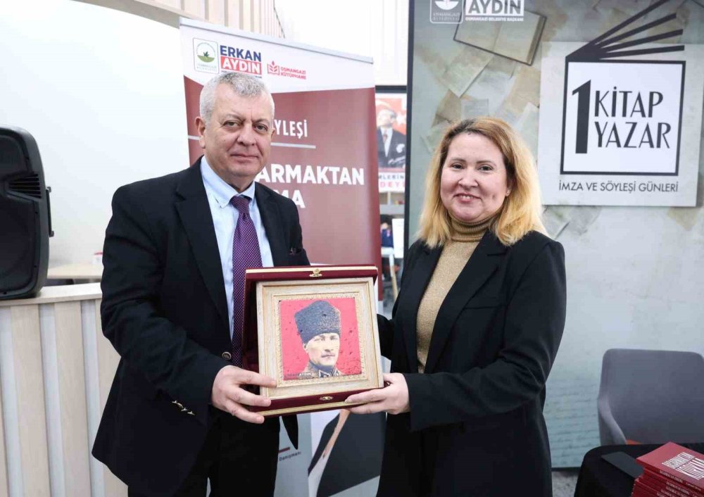 Osmangazi Belediyesi sevilen yazarları okurlarıyla buluşturuyor