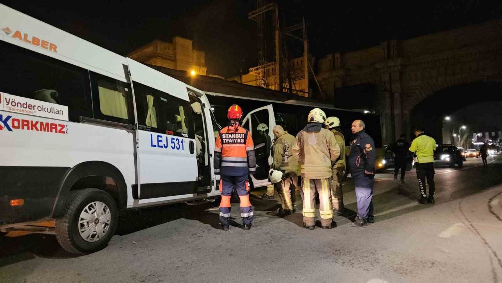 Sabah işe gidemediler! Servis İETT otobüsüyle çarpıştı
