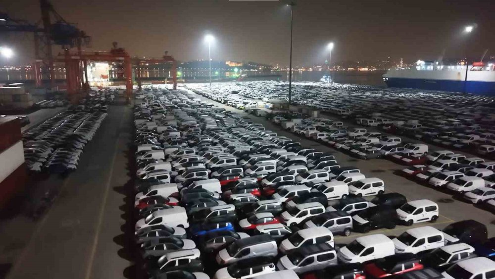 Türkiye'ye Sıfır Otomobil Yağıyor! 2026 Model Araçlar Geldi