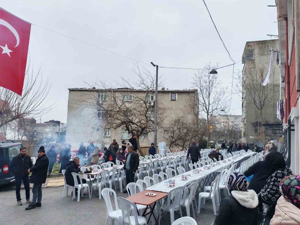 11 yıldır aynı yerde buluşup iftar yapıyorlar