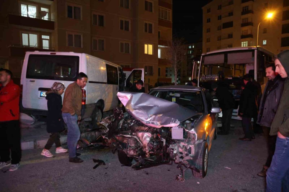 Alkollü sürücü mahalleyi birbirine kattı! Adam toplayıp saldrıdı