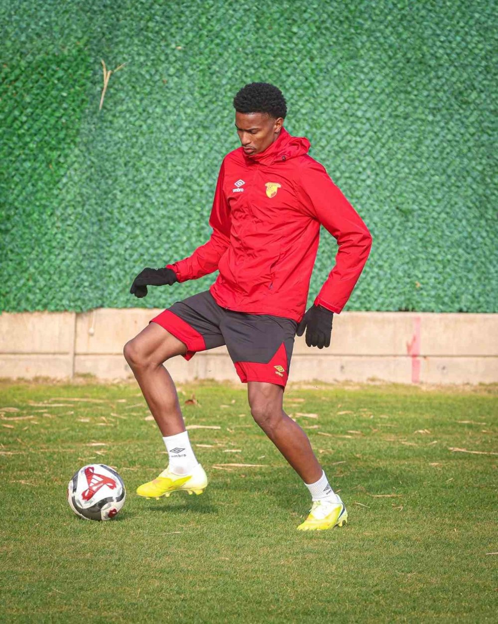 Başarıya aldırma Göztepe düşüşte