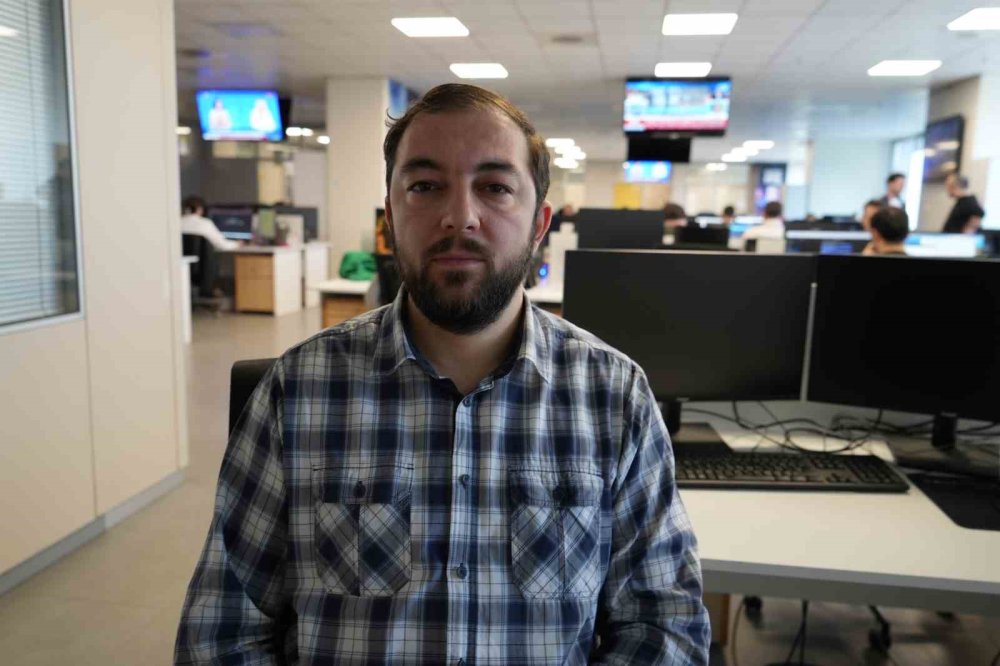 Köpeğini insanların yerine koydu