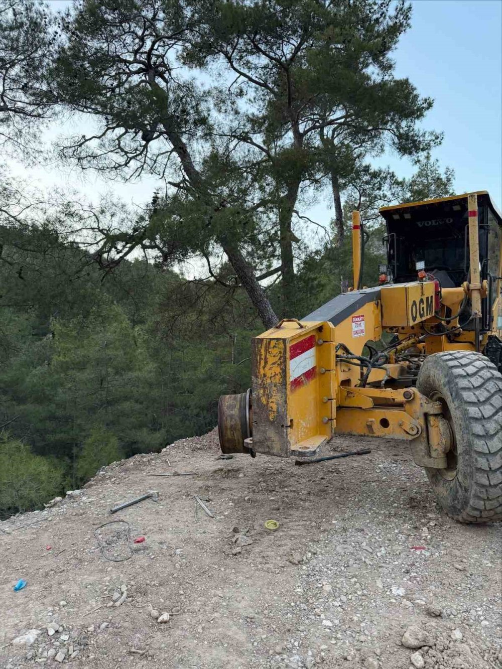 Aşırı basınç can aldı: Lastik çarpan kadın uçurumdan düştü