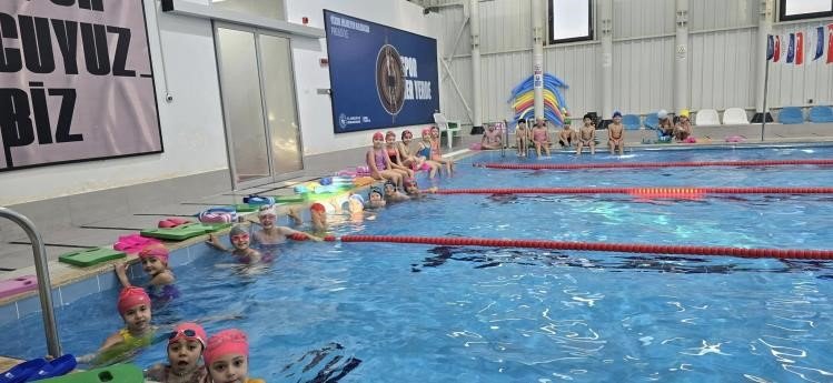 Bilecik’te yüzme antrenmanları performans odaklı sürüyor
