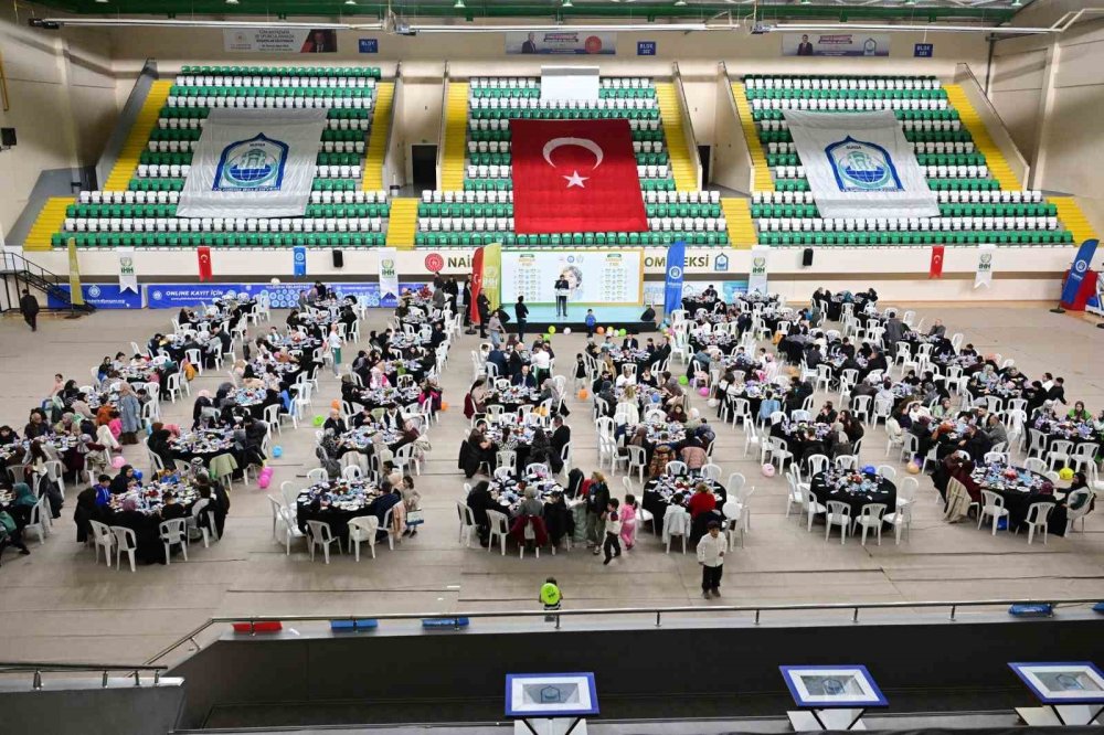 Büyükşehir unuttu Yıldırım unutmadı! Bursa'da yetimlerle iftar