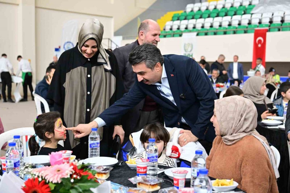 Büyükşehir unuttu Yıldırım unutmadı! Bursa'da yetimlerle iftar