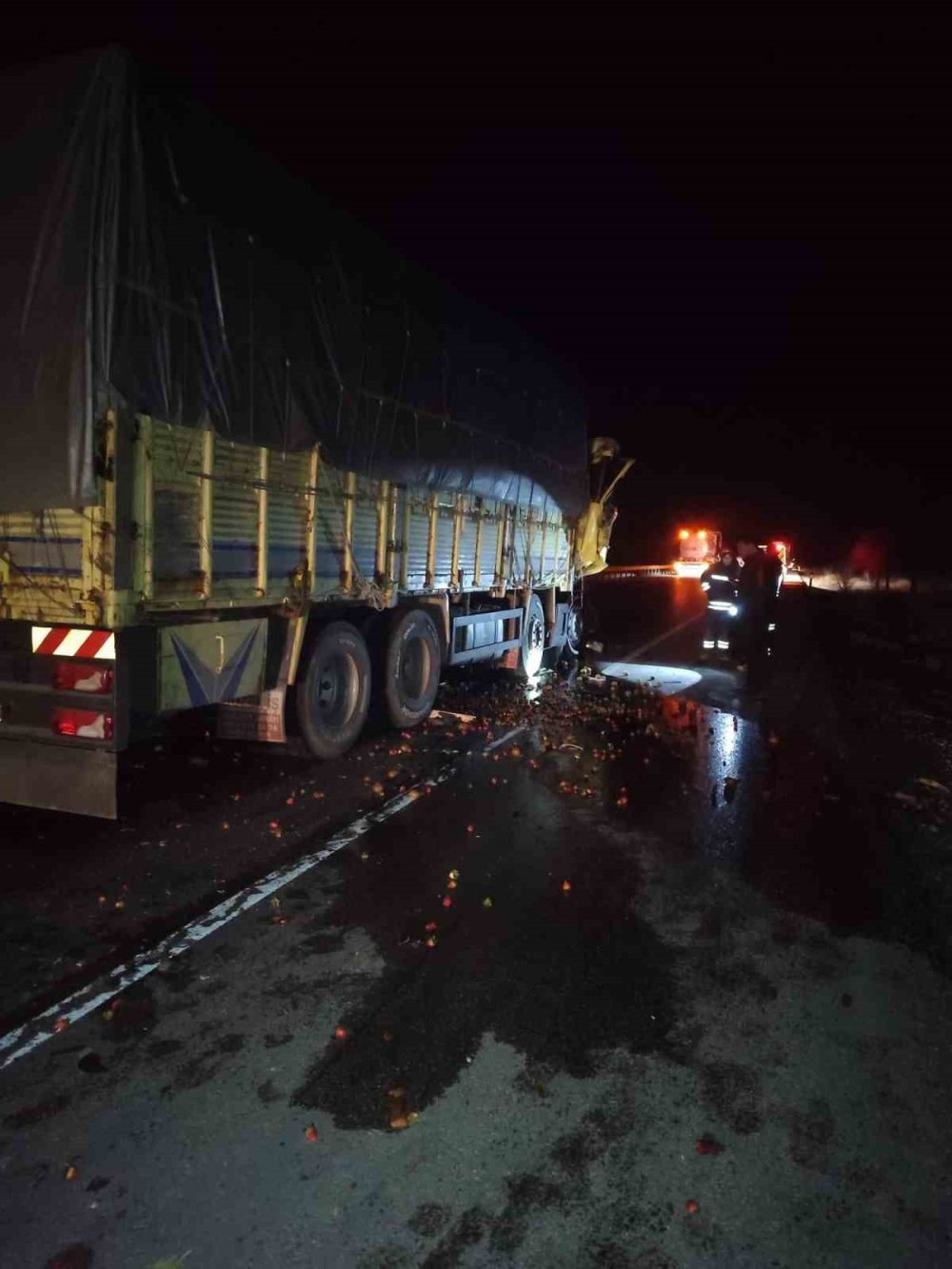 Kulu'da Can Pazarı! Kamyon Tıra Çarptı