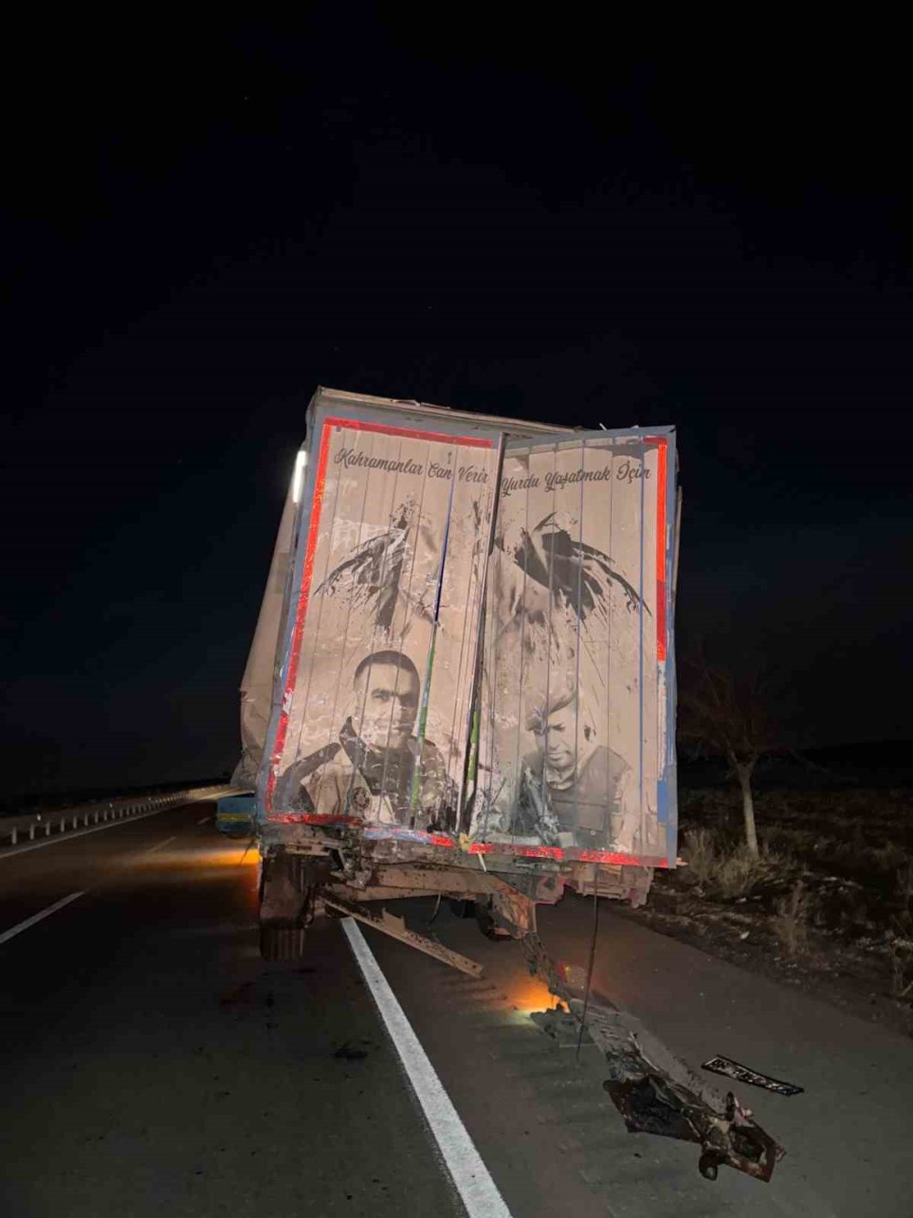 Kulu'da Can Pazarı! Kamyon Tıra Çarptı