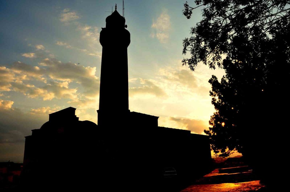 Niğde Seni Çağırıyor! 800 yıldır ayakta duran Selçuklu cami