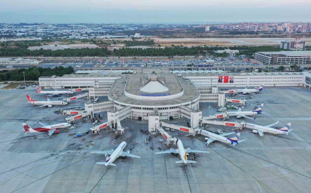 Bir ayda 45 ilin nüfusu kadar yolcu havalandı