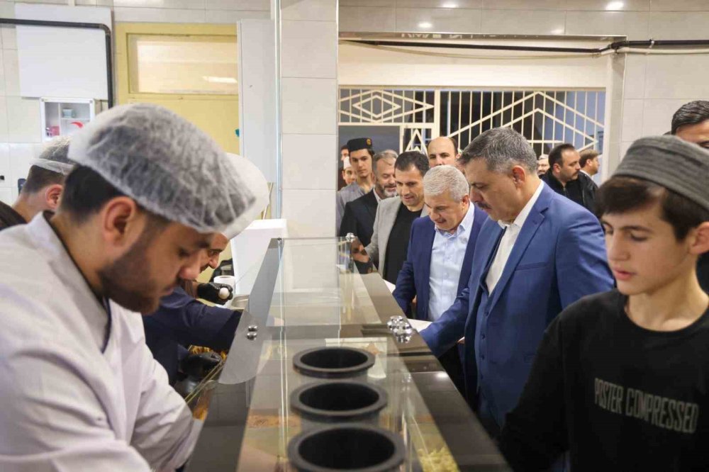 Konya’da sahur buluşması! Bakan Çiftçi Kur’an kursu öğrencileriyle